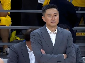 九游娱乐官方网站-萨姆纳与杜锋说再见！